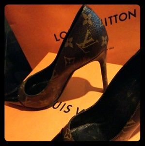 Size 8 Louis Vuitton Shoe
